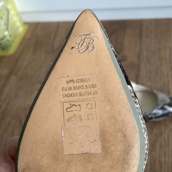 Ted Baker - snake skin pointed-toe heels - Picture 9 of 11